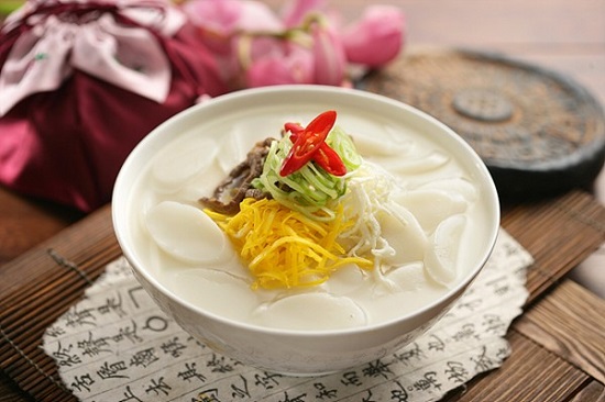 Tteokguk Canh bánh gạo Hàn Quốc